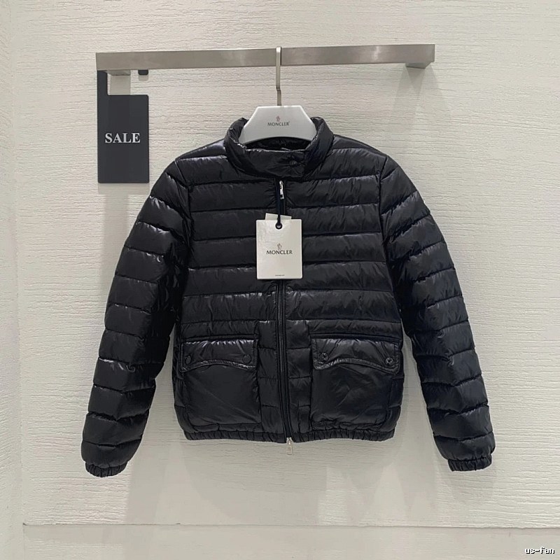 Hooded Puffer Jacket for Outdoor Errands in Moncler Style