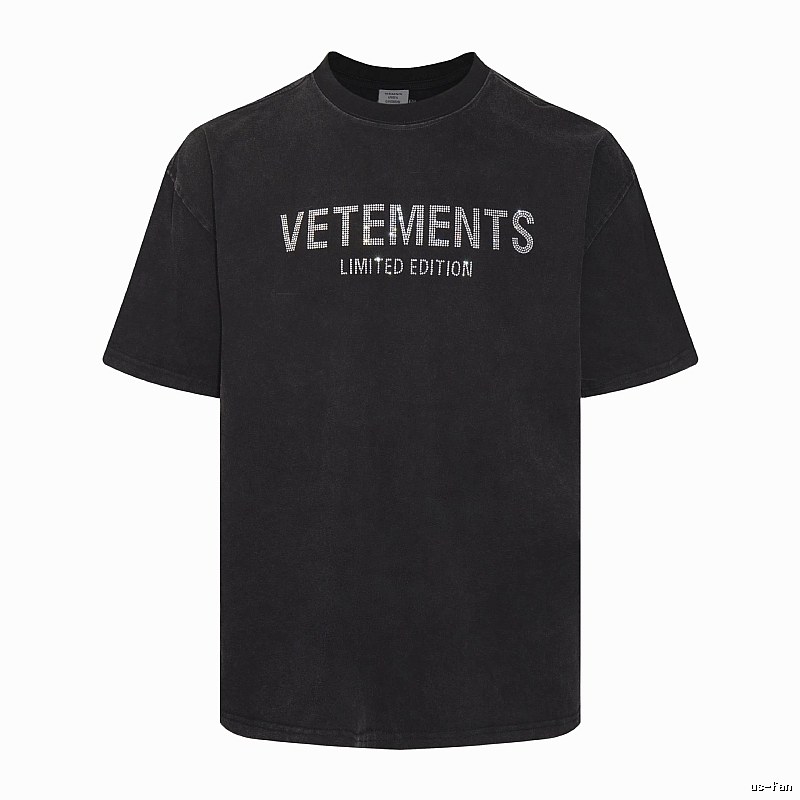 Logo Detail Statement graphic T-shirt Black Colorful Lucky with Relaxed Feel