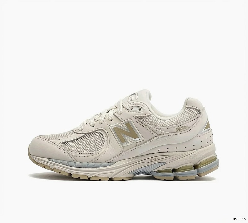 New Balance retro-style off-white sports shoes
